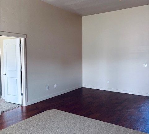 5th image of 301 W 3rd St #1799ee093
