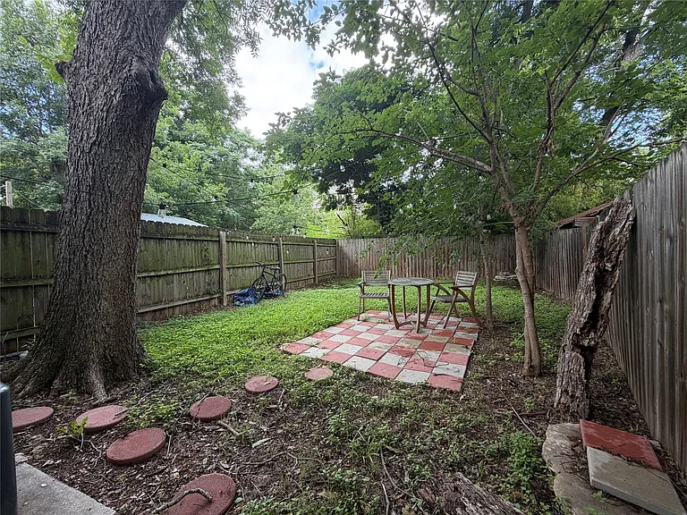4402 Duval St #B — Photo 13