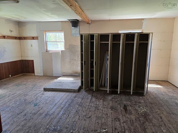 5th image of 363 Truro Heights Rd