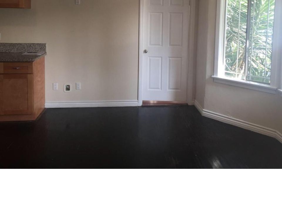 2nd image of 1347 Valencia St