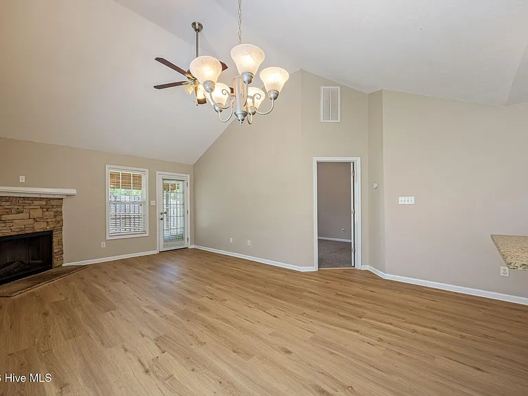 435 Northrop Pl — Photo 21