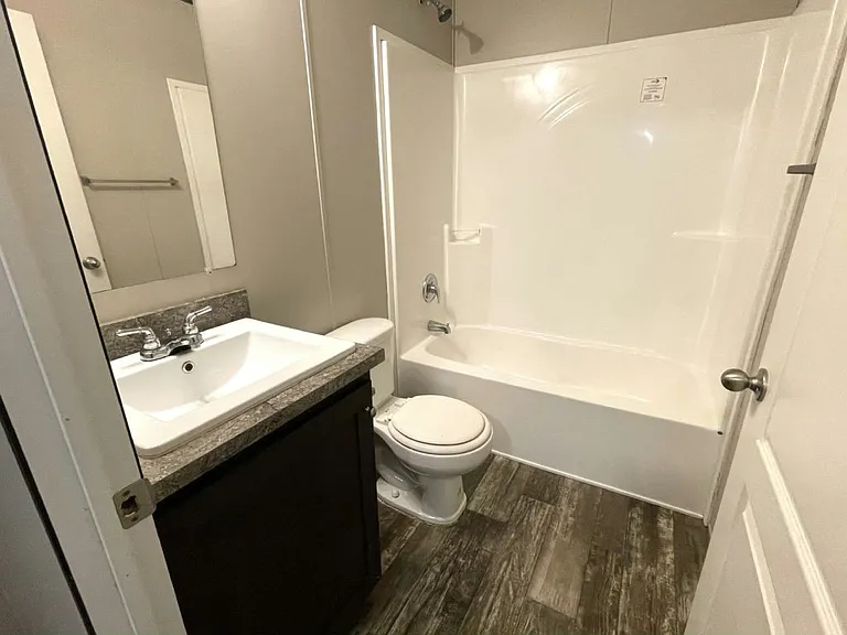 556 Linda Ln — Photo 11