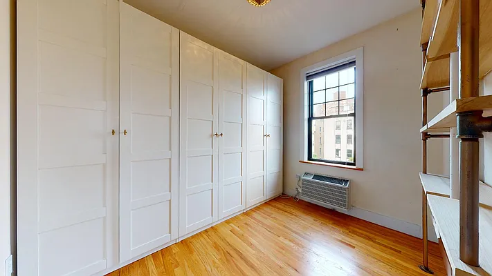 Rented by Bond New York | media 9