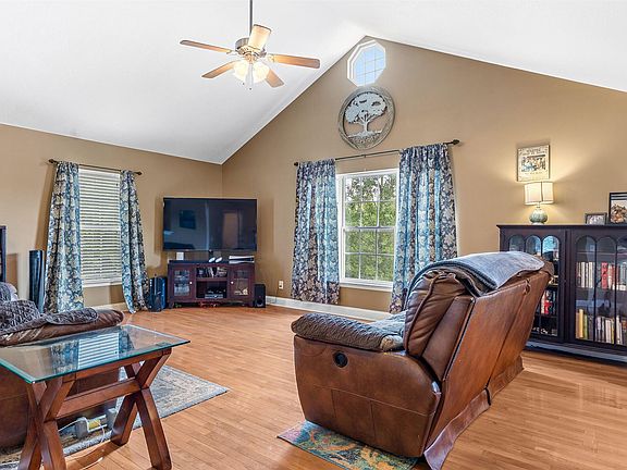 5th image of 221 William Way SE