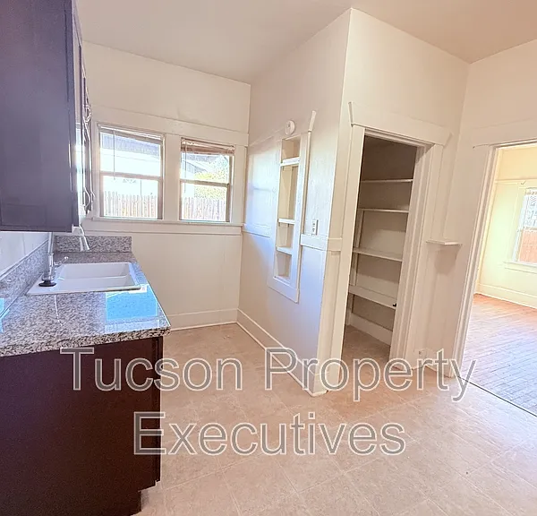 724 E Drachman St — Photo 4