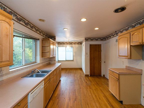 4th image of 6435 E 6th Avenue Pkwy