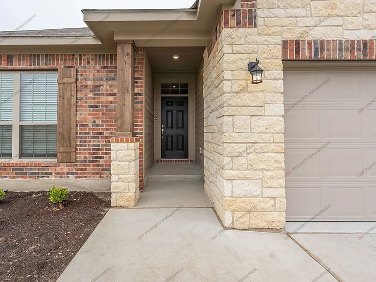 742 Friar Tuck Dr — Photo 3