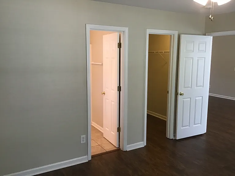 604 Sydney Ct — Photo 9