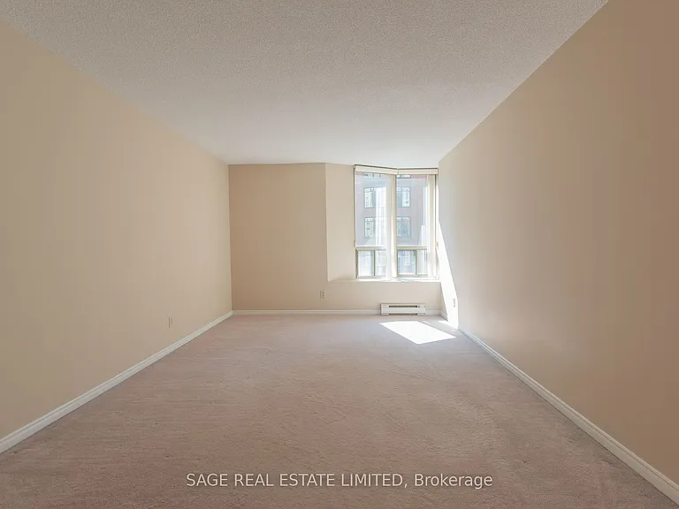 25 George St S #302 — Photo 27