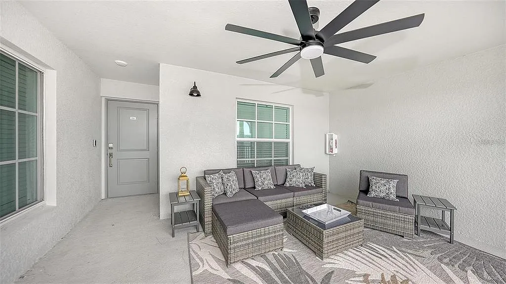 2 bed, 2.0 bath, 1366 sqft, $7,500 — Photo 2
