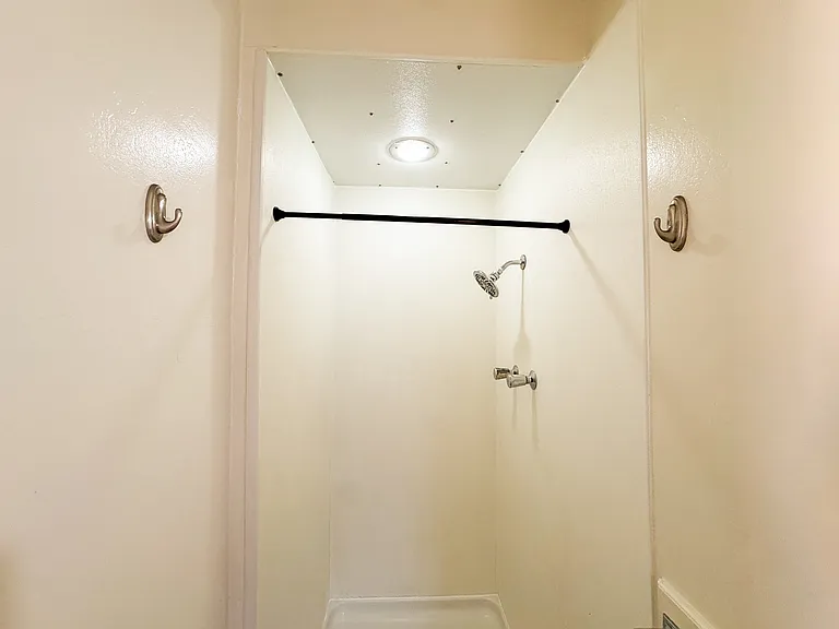 915 Grand Ave #2 — Photo 2