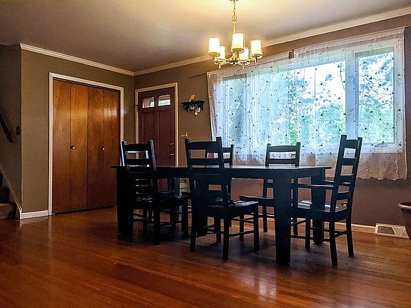 4th image of 329 Denison Dr