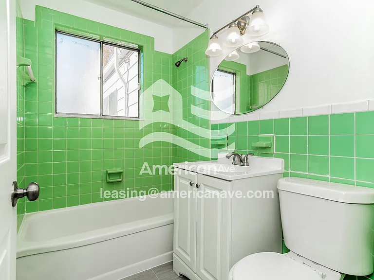 834679_013_wm_-_bathroom_13338101.jpg