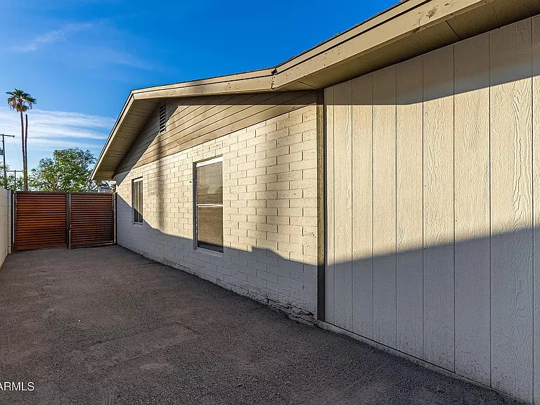 1123 N Frances St — Photo 19
