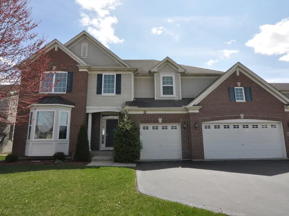 5897 Chatham Dr, Hoffman Estates, IL 60192