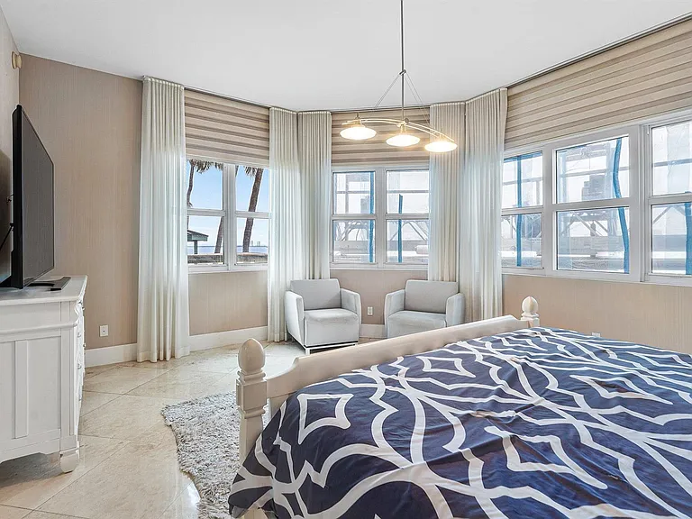 2640 Lake Shore Dr #107 — Photo 12