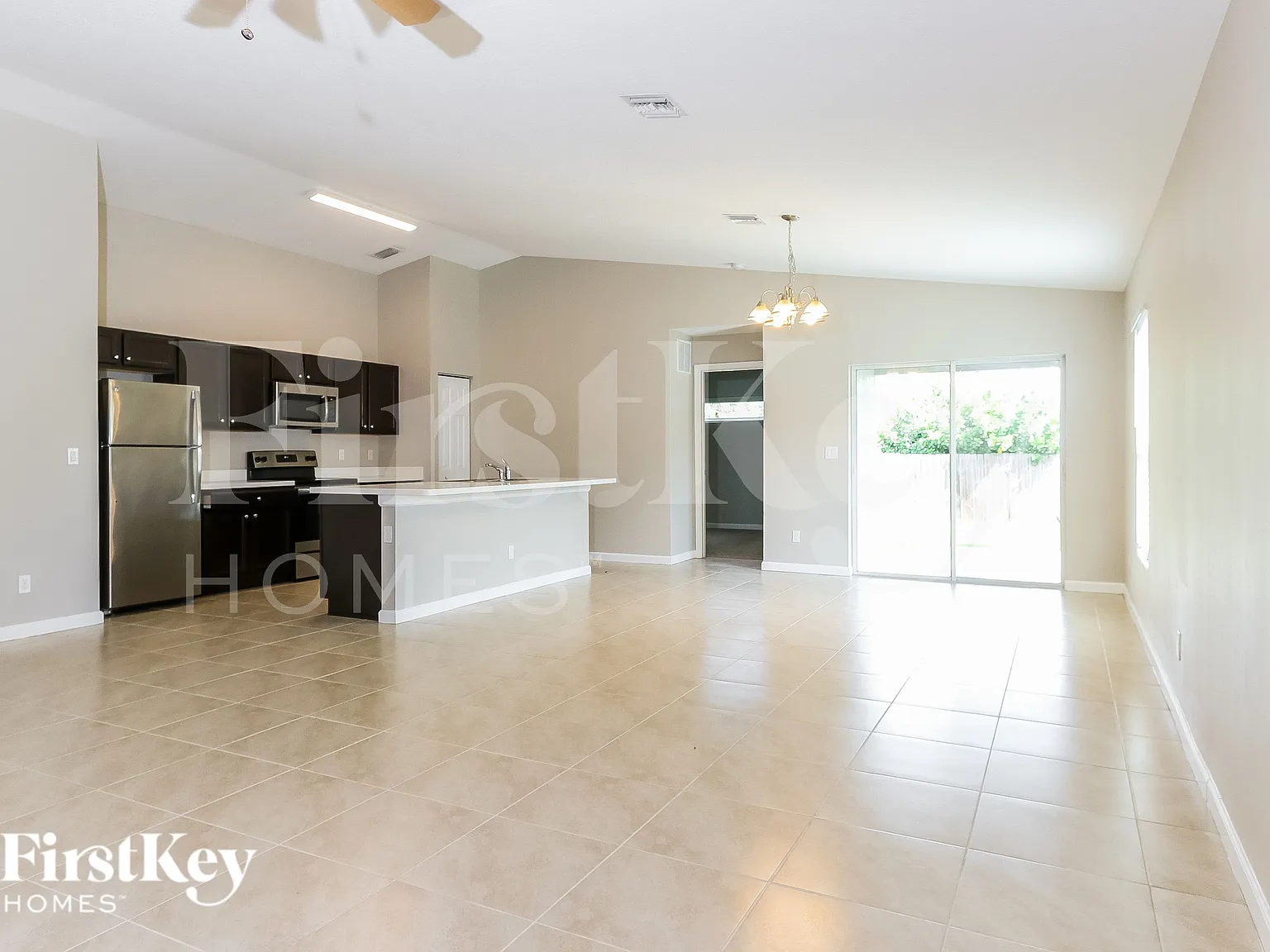 4 bed, 2.0 bath, 1833 sqft, $3,125 — Photo 4
