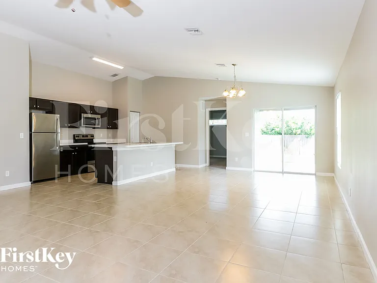 2346 SW Abalon Cir — Photo 4