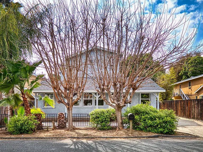 257 N Lomita Ave #B — Photo 4