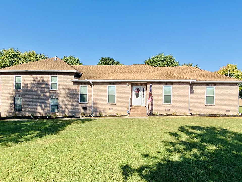 2nd image of 1000 Lake Rise Pl