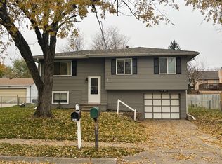 14616 Willow Creek Dr, Omaha, NE 68138