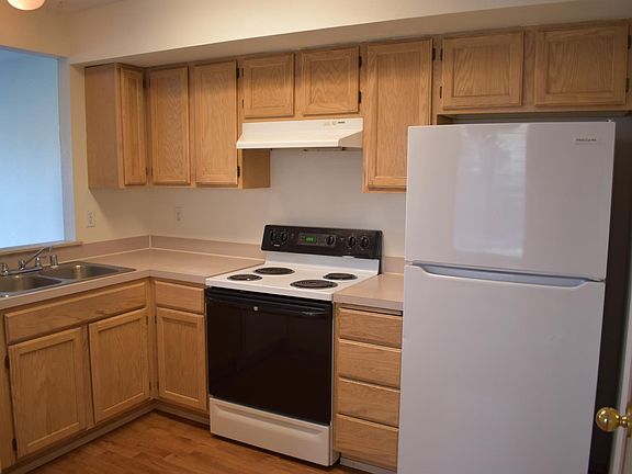 2nd image of 163 138th St E