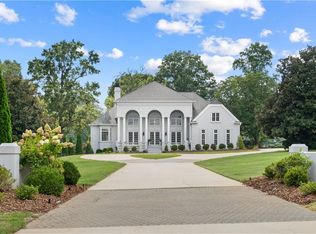 3222 Forsyth Dr, Greensboro, NC 27407