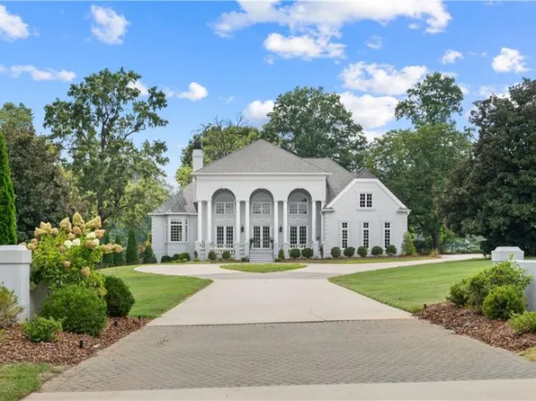 3222 Forsyth Dr, Greensboro, NC 27407