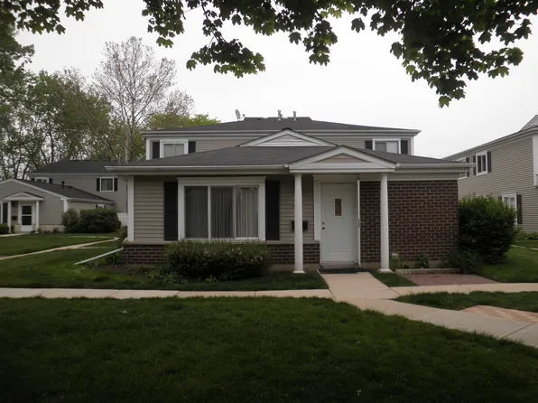 1134 Cove Dr #215A, Prospect Heights, IL 60070