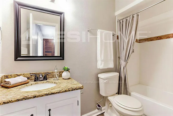 906 Fort Worth St — Photo 11