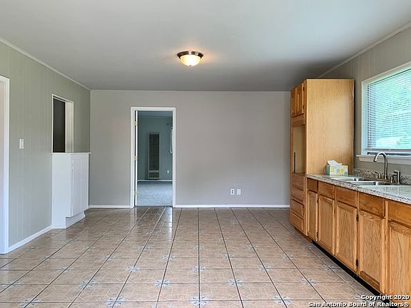 4th image of 1022 Morey Peak Dr