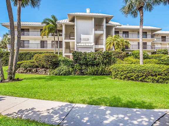 Beach Manor building