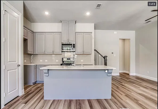 3 bed, 2.5 bath, 1725 sqft, $2,695 — Photo 4