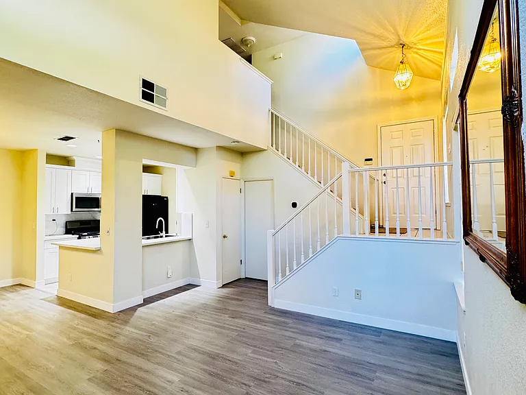 225 Tamarisk Cir — Photo 8