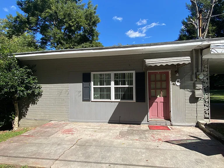 1910 Baugh St NE #C — Photo 1