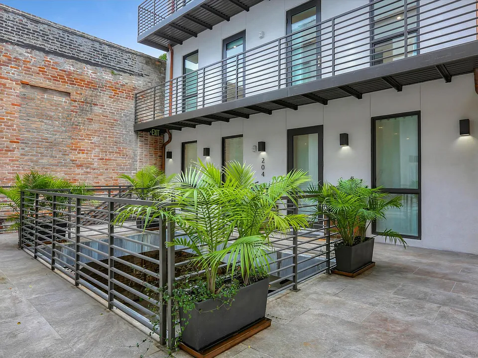Six18 House courtyard