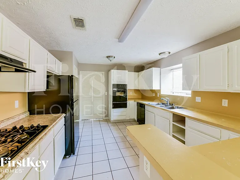 8511 Stagewood Dr — Photo 7