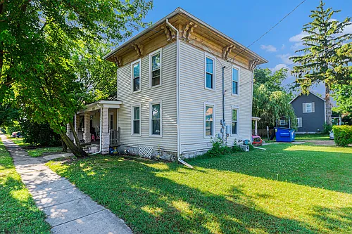 102 Paw St #1 Photo 1