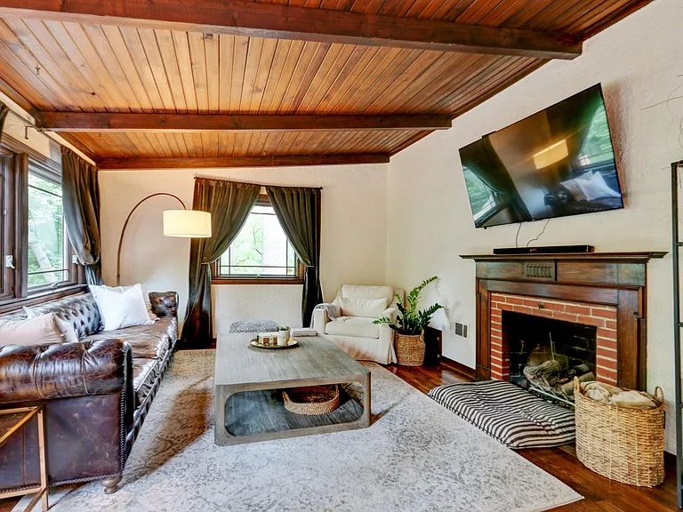 1914 W 50th Ter — Photo 6