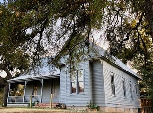 109 S Beech St, Calvert, TX 77837