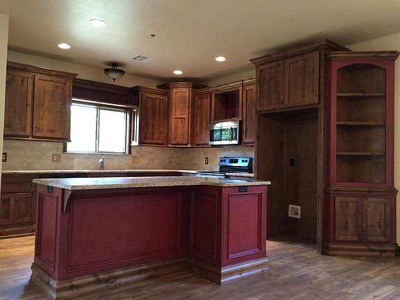 4th image of 13025 Jasmine Ln