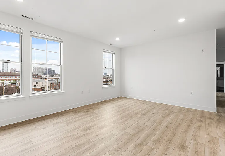 943 Washington Ave #306 — Photo 11