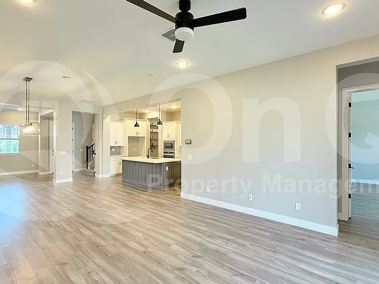 1906 N 140th Dr — Photo 8