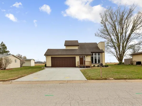 110 Fischer Dr, Woodbine, IA 51579