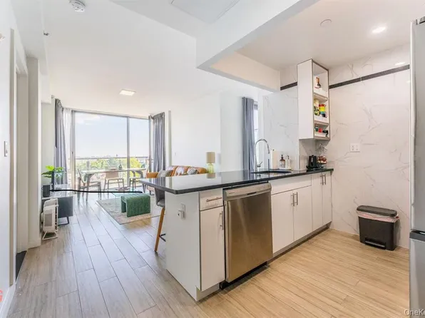 144-27 Sanford Avenue image 18 of 29