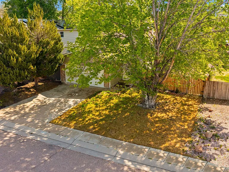 580 Upton Dr — Photo 30
