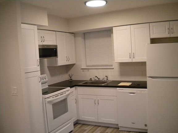 3rd image of 69 Chester Pl #5A