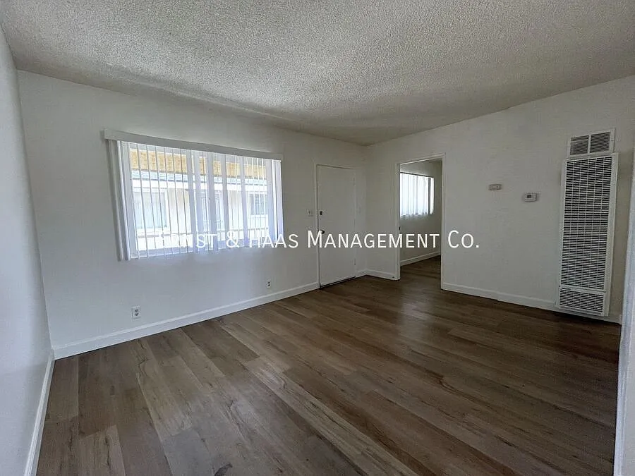 Wonderful 2-Bedroom Apartment In Long Beach! *Move-In Special* — Photo 2