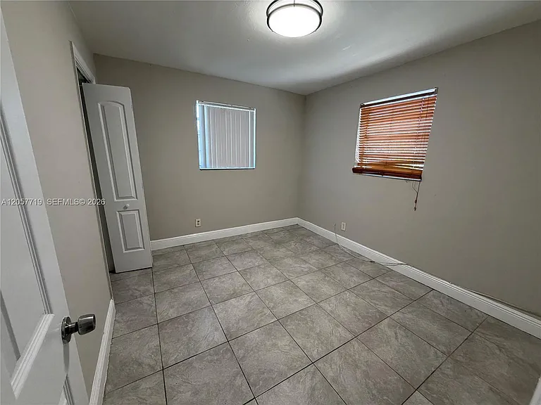 4680 SW 33rd Ave #1-6 — Photo 6