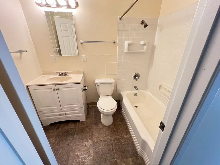 Lake Vista Apartments — Photo 15